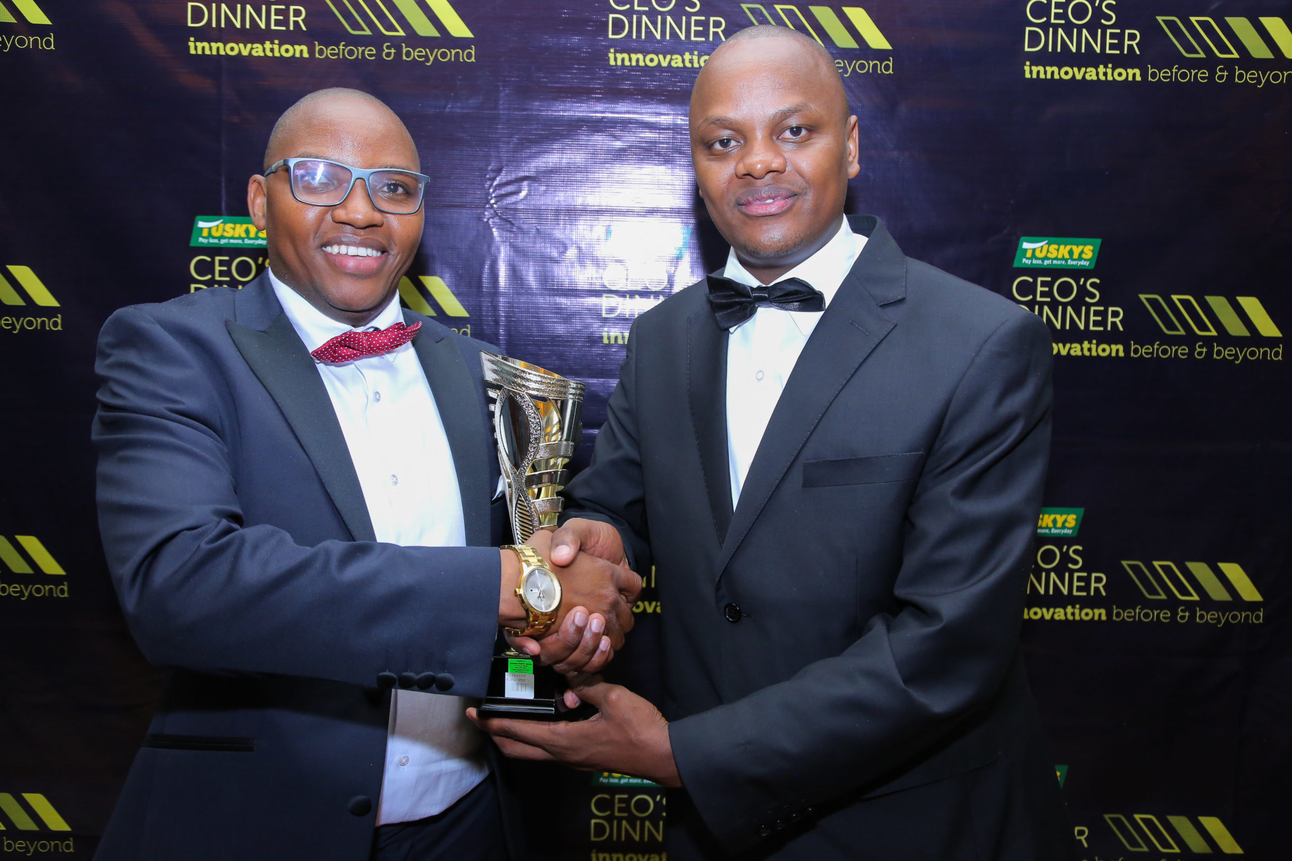 Tuskys CEO Dan Githua left awards Joseph Hiri from Tuskys Juja Branch who emerged the best Manager of the year during Tuskys CEO’s dinner at Safari Park Nairobi. Hiri won a trip to South Africa. scaled