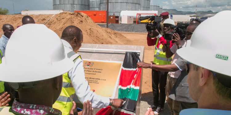 President Kenyatta flagging off trucks loaded with crude oil from Ngamia 8, in the Turkana oil fields as part of the Early Oil Pilot Scheme.