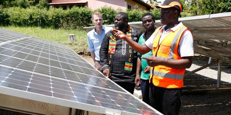 Knights Energy Technical Team Leader Francis Romano (right) explains the working of the refurbished power plant to SOS Children’s Village Mombasa Director Bernard Nyagondi (second right), SOS Children’s Villages National Director Walter Odhiambo (centre) and AHK Head of Competence Center Energy and Environment Thilo Vogeler.