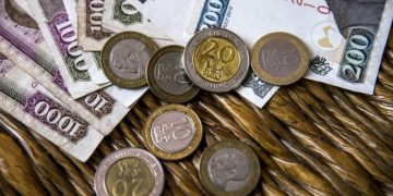 Kenya Shilling banknotes and coins 3