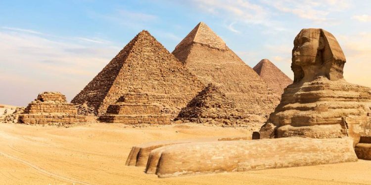 EgyptPyramidsOfGizaSphinx1142873955GENov222600x1300