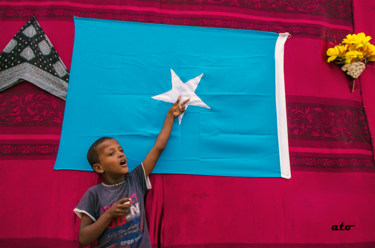 Image of a child with the Somalia Flag