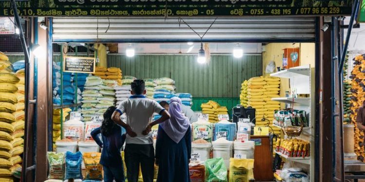 Sri Lanka Raises Lending Rates to 15.5%