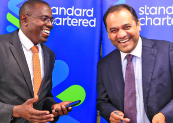 Paul Njoki, Head of Affluent Banking and Wealth Management – Standard Chartered Kenya & East Africa and Nisarg Trivedi, Head of Third Party Distribution, Amundi during the launch of the Signature CIO Funds for Retail Investors.