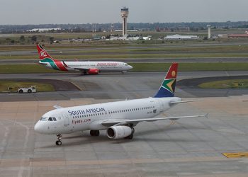FILE PHOTO: A South African Airways Airbus A320-200 aircraft (bottom) arrives as a Kenya Airways Boeing 737-800 aircraft prepares to take off at the OR Tambo International Airport in Johannesburg, South Africa, March 8, 2017. REUTERS/Siphiwe Sibeko/File Photo